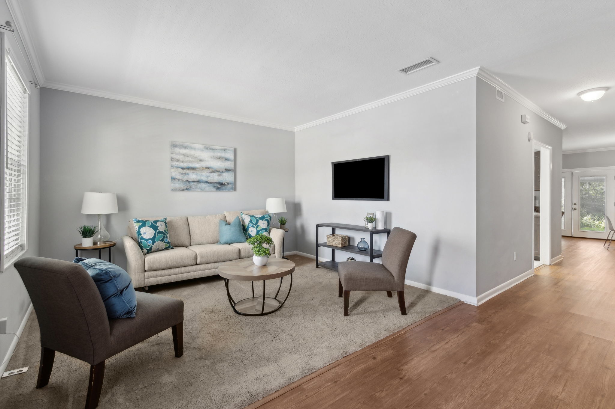 Foyer/Living Room