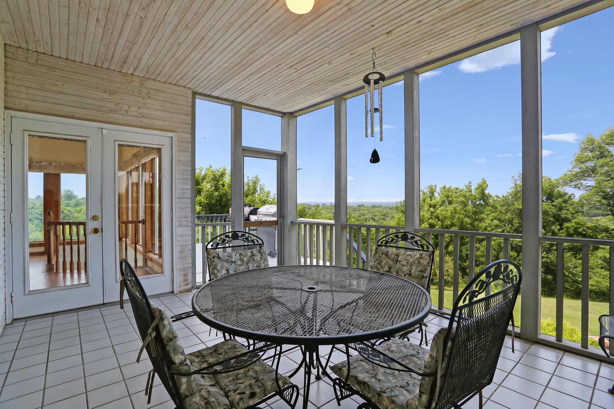 Screened-in Porch