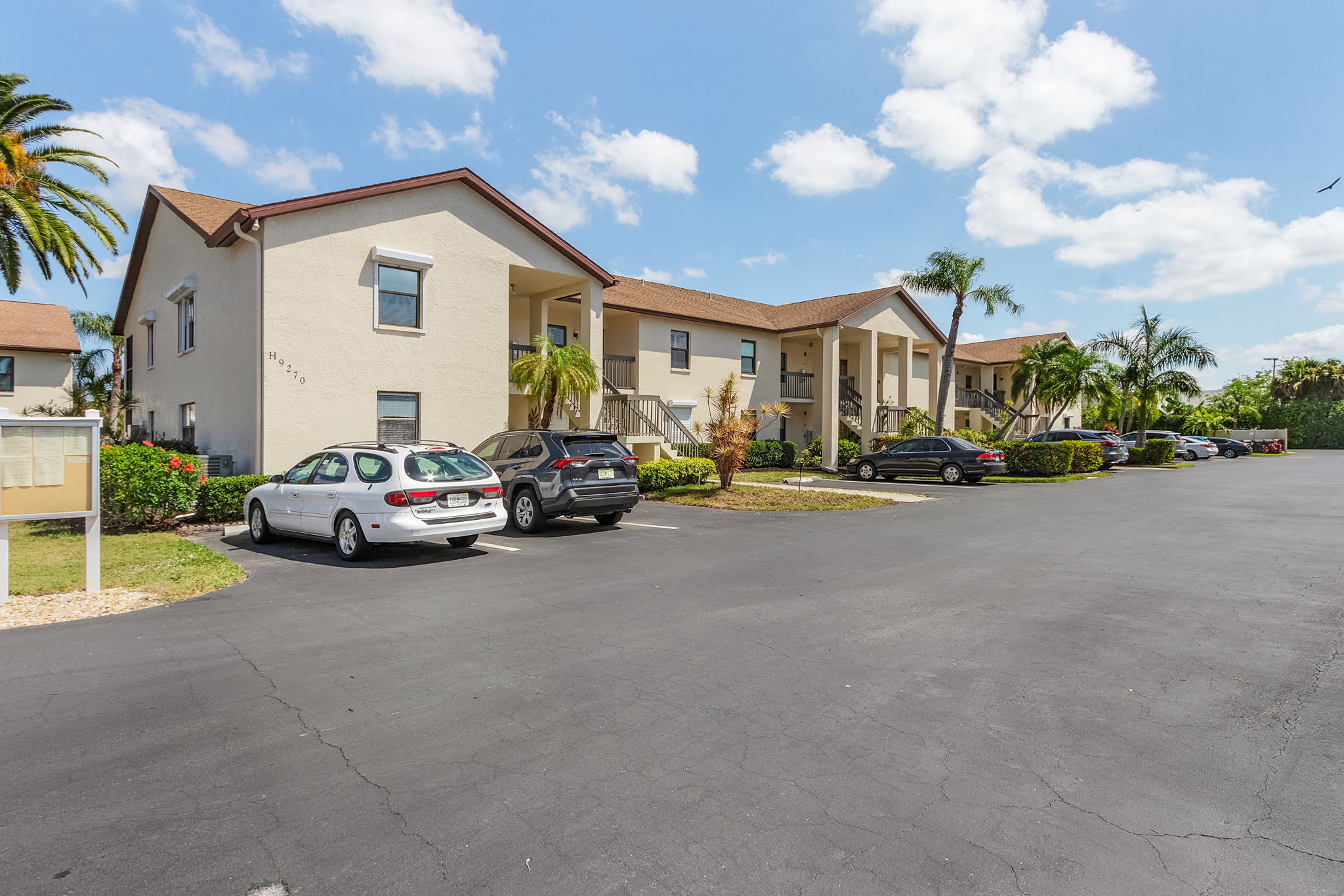 9270 Lake Park Dr, Fort Myers, FL 33919, USA Photo 2