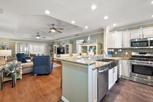 Kitchen/ Living Room