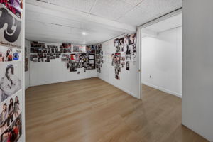  Photo 33