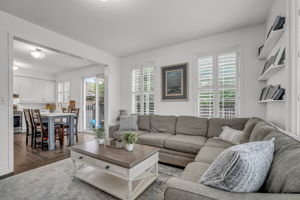 20-family room4