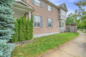 47-sideyard1