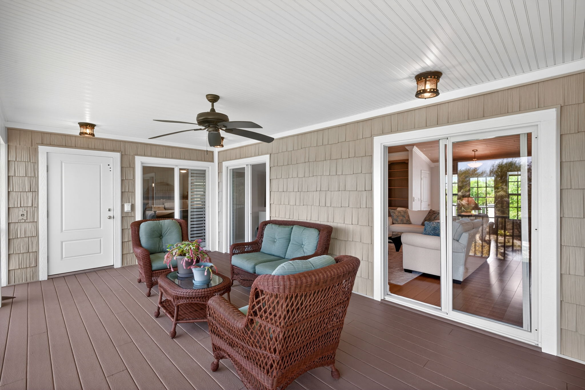 Porch 3 of 6