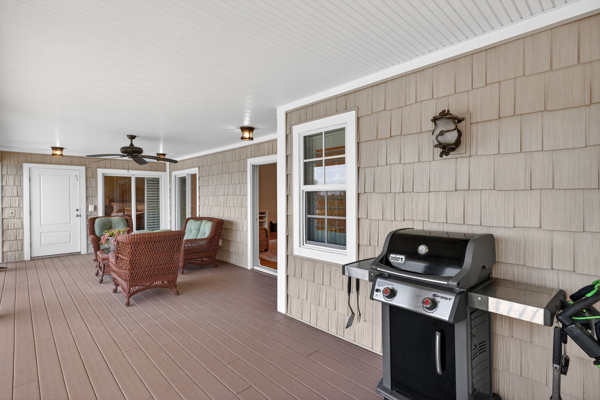 Porch 4 of 6