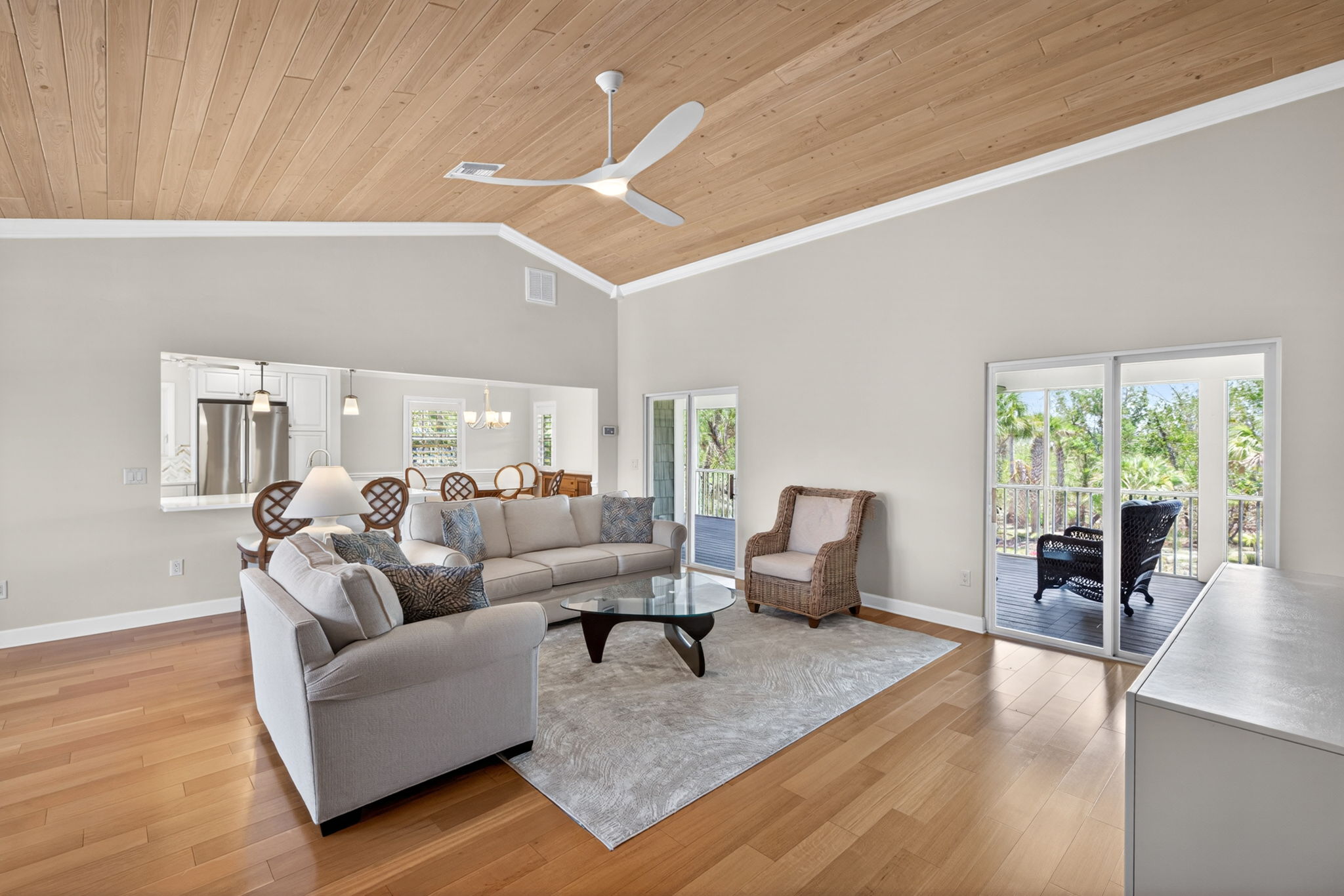 Living Room 2 of 5