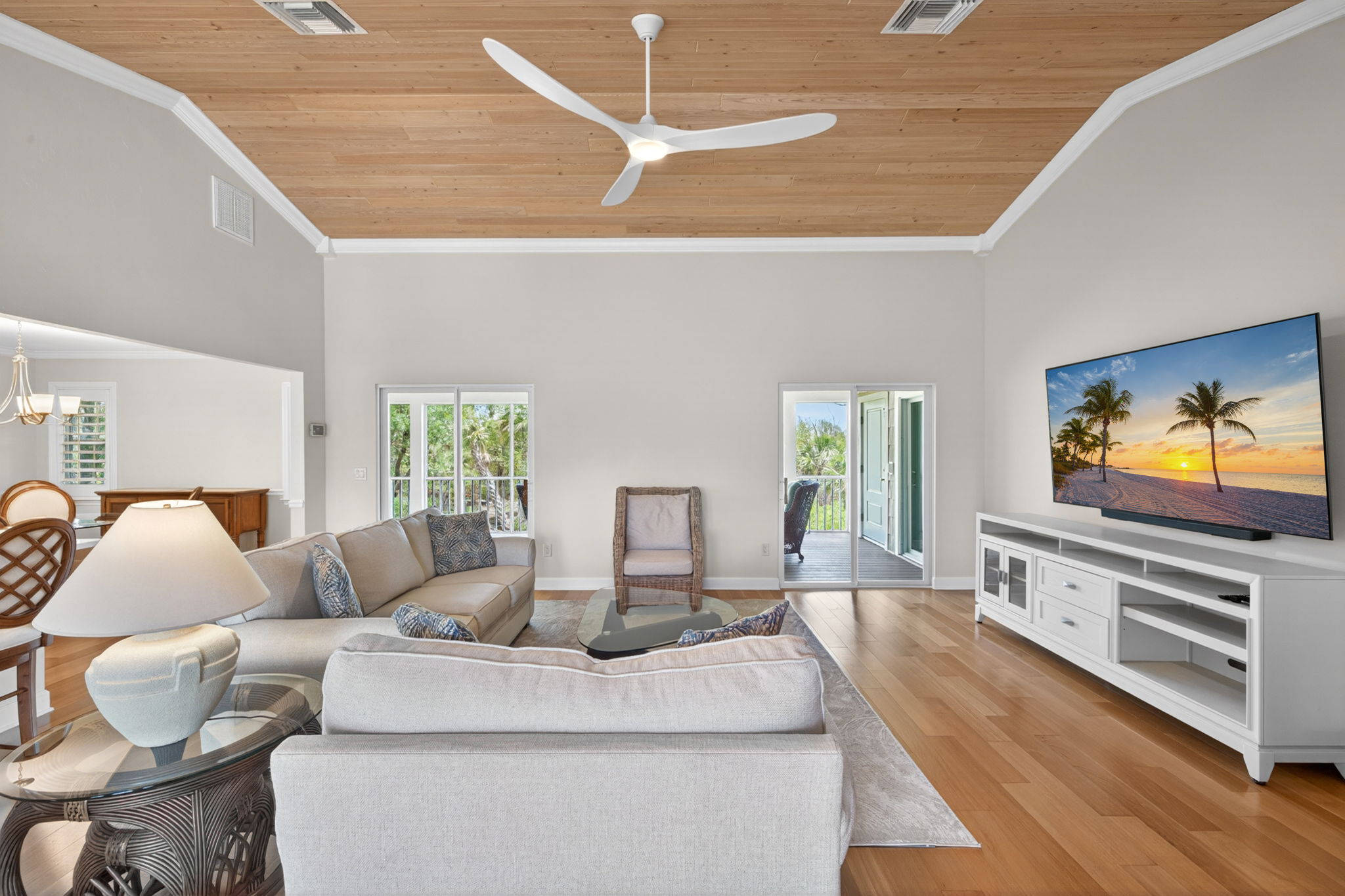Living Room 5 of 5