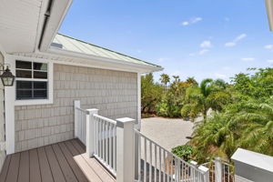 Porch 6 of 6