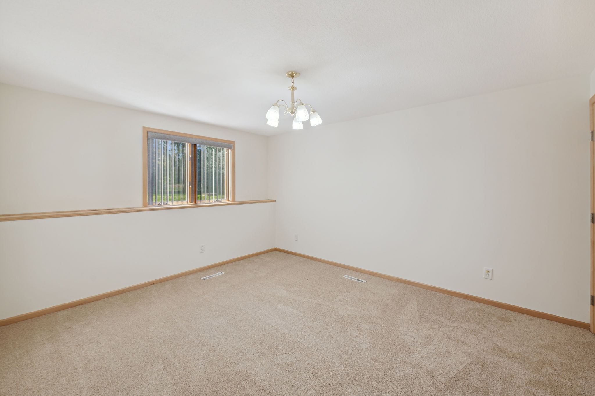All bedrooms have new carpet