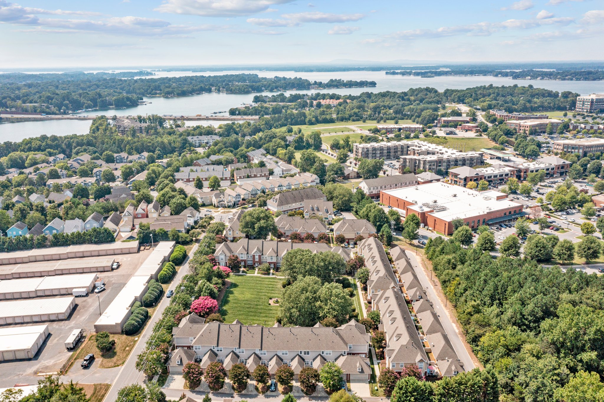 929 Central Park Cir, Davidson, NC 28036, USA Photo 41