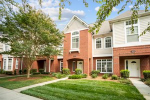 929 Central Park Cir, Davidson, NC 28036, USA Photo 1