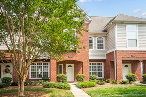 929 Central Park Cir, Davidson, NC 28036, USA Photo 3