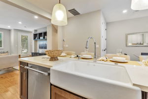 016_929 De Guigne Dr unit 4