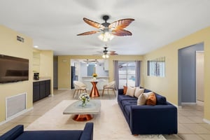 6Y8A6317 virtually staged.jpeg