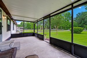 Front Porch/Entrance