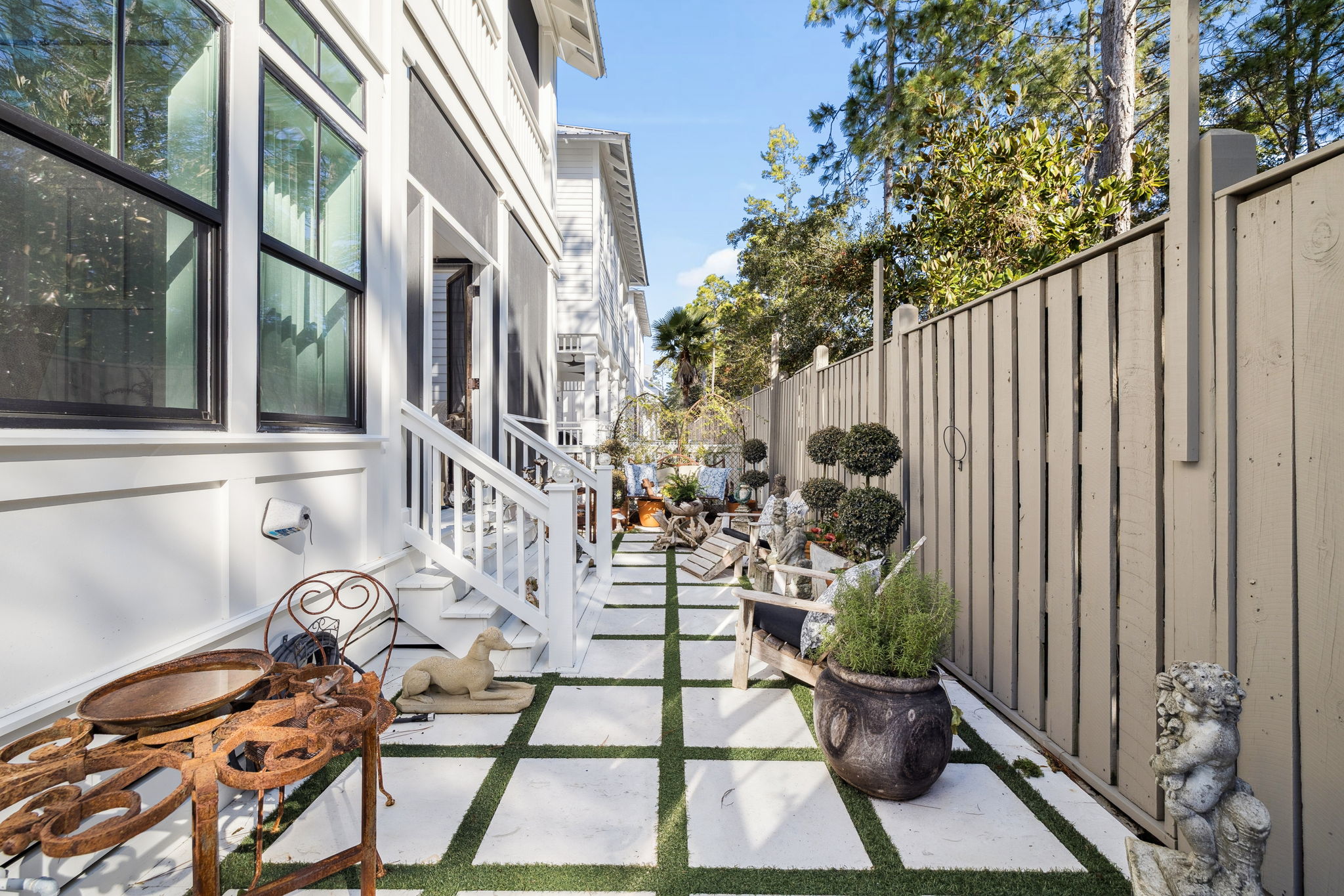 Array_93EasternLakeCt-17