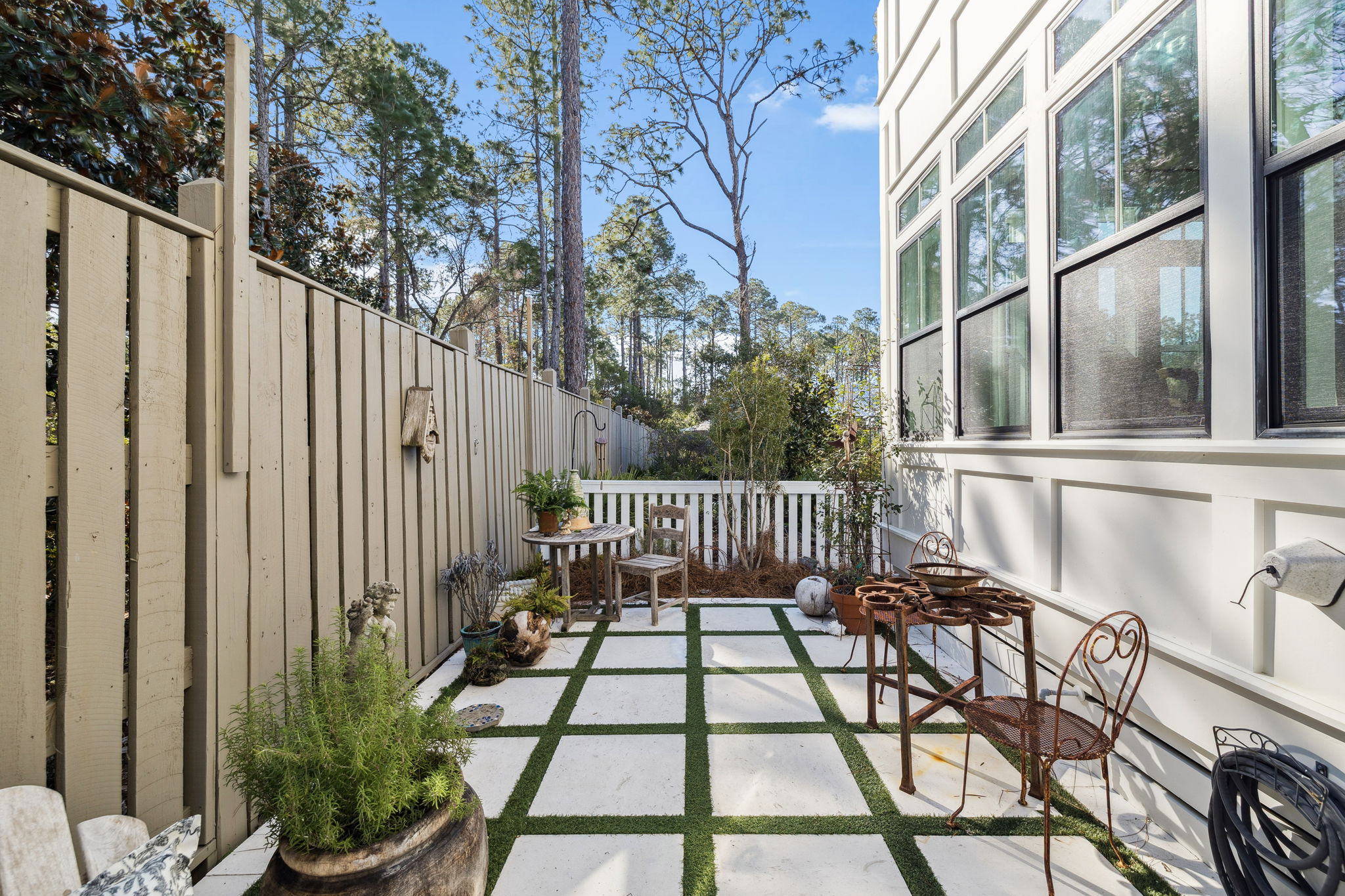 Array_93EasternLakeCt-19