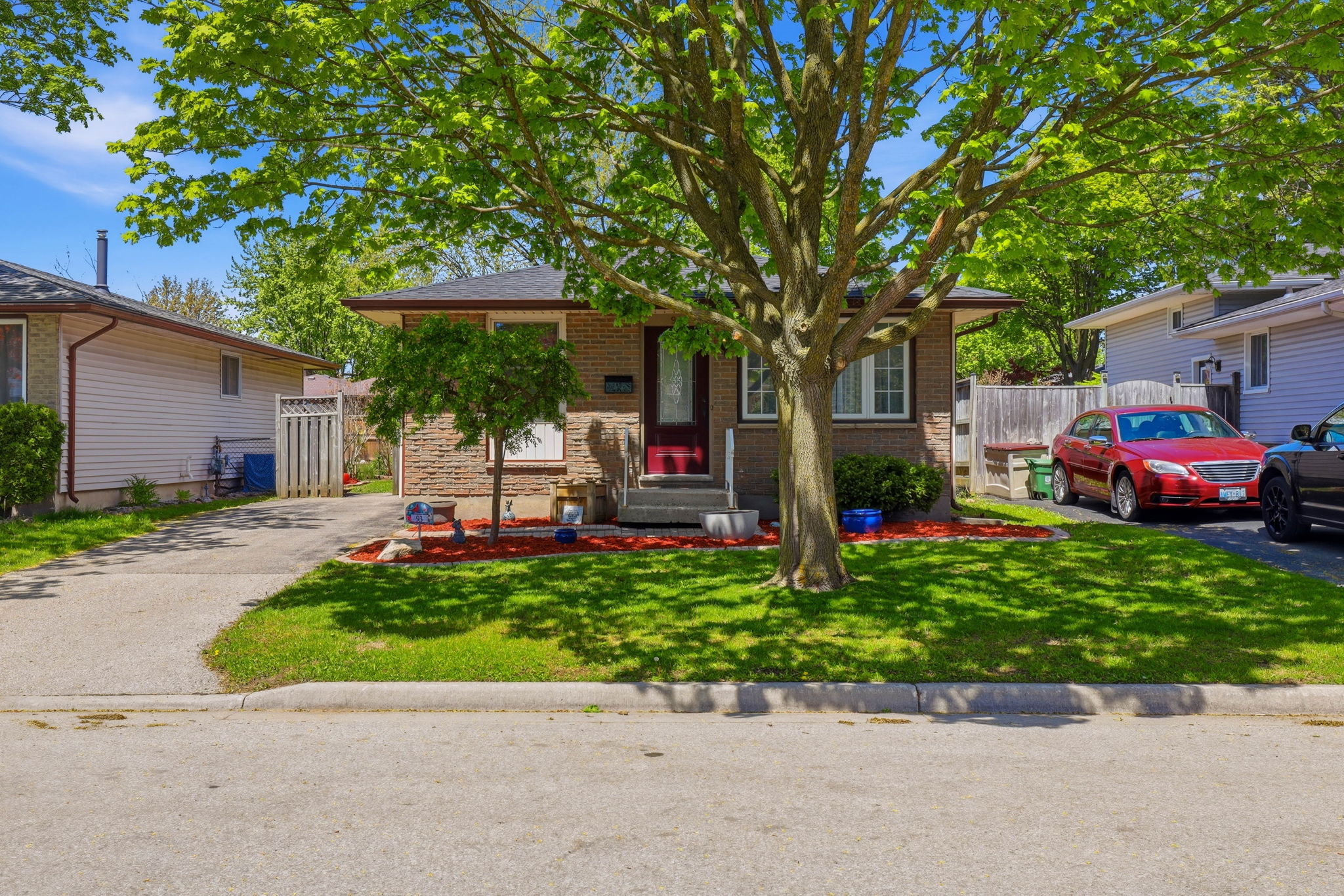 93 Nicholas Crescent — Exterior