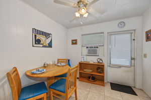 Kitchen Eat-In 1