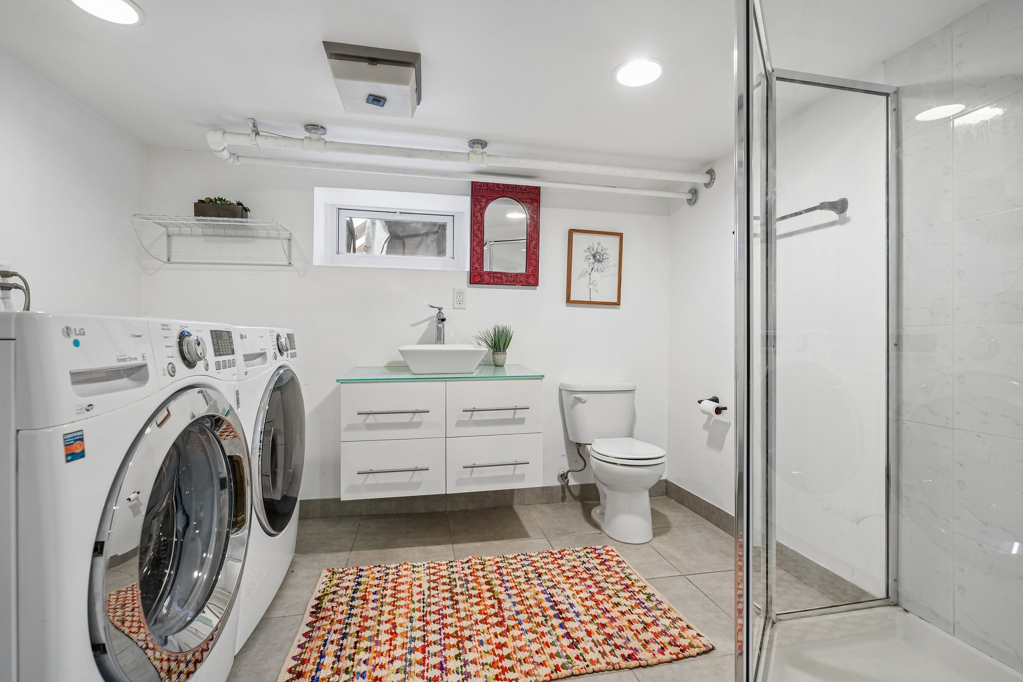 Bathroom/Laundry Room