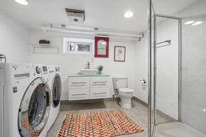 Bathroom/Laundry Room