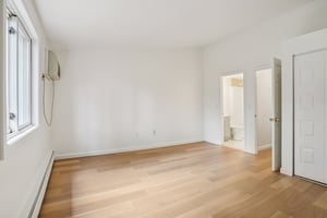 Spring St 29C-S2409-019.jpg