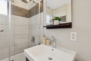 - 930 Elizabeth St 1-S0809-023.jpg