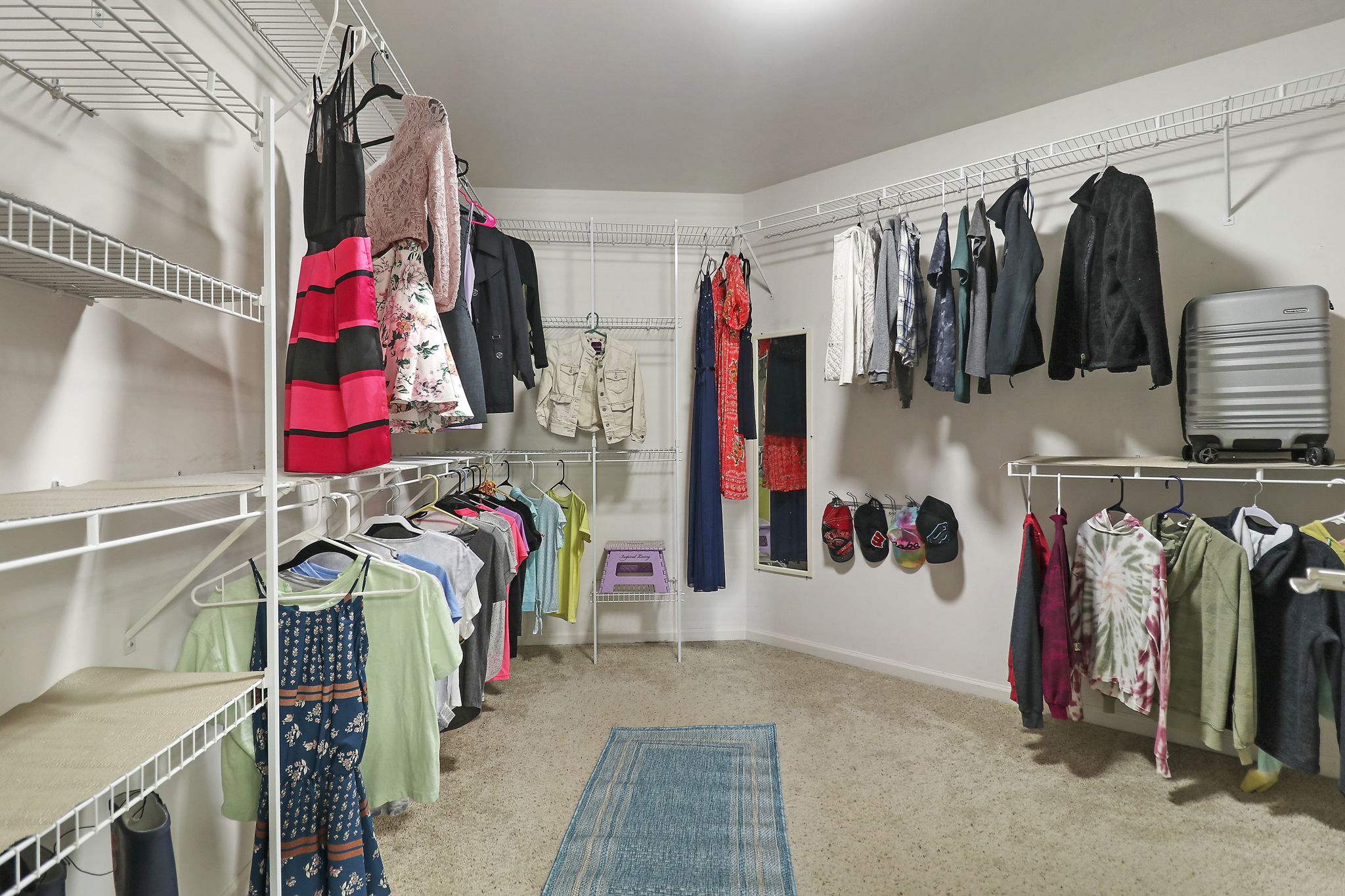 Primary suite walk in closet