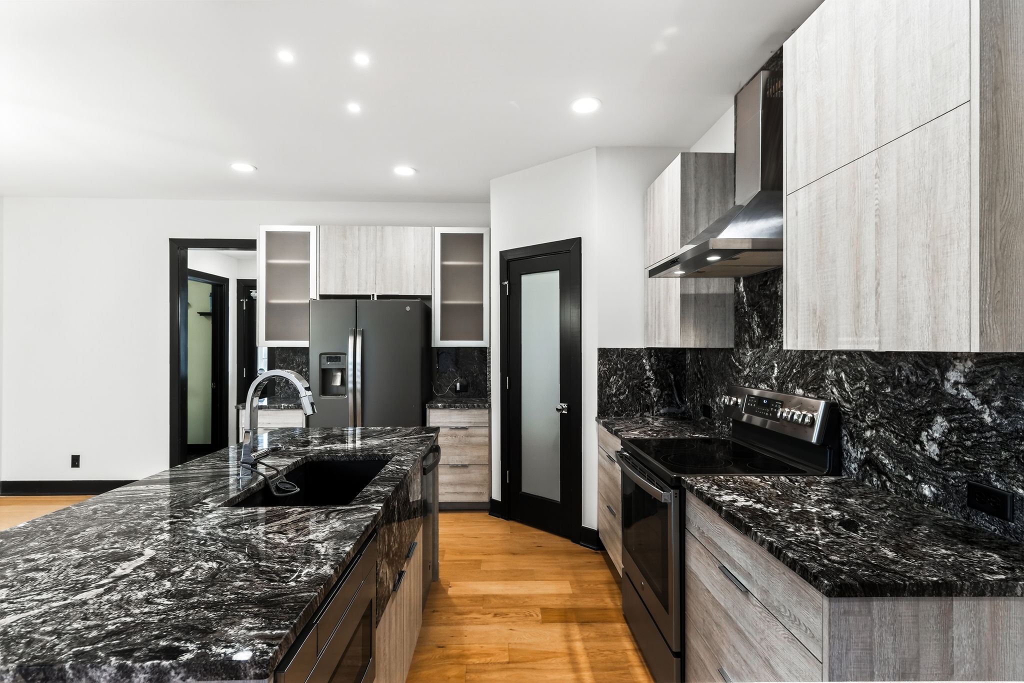 930 S Harmony Ave -028