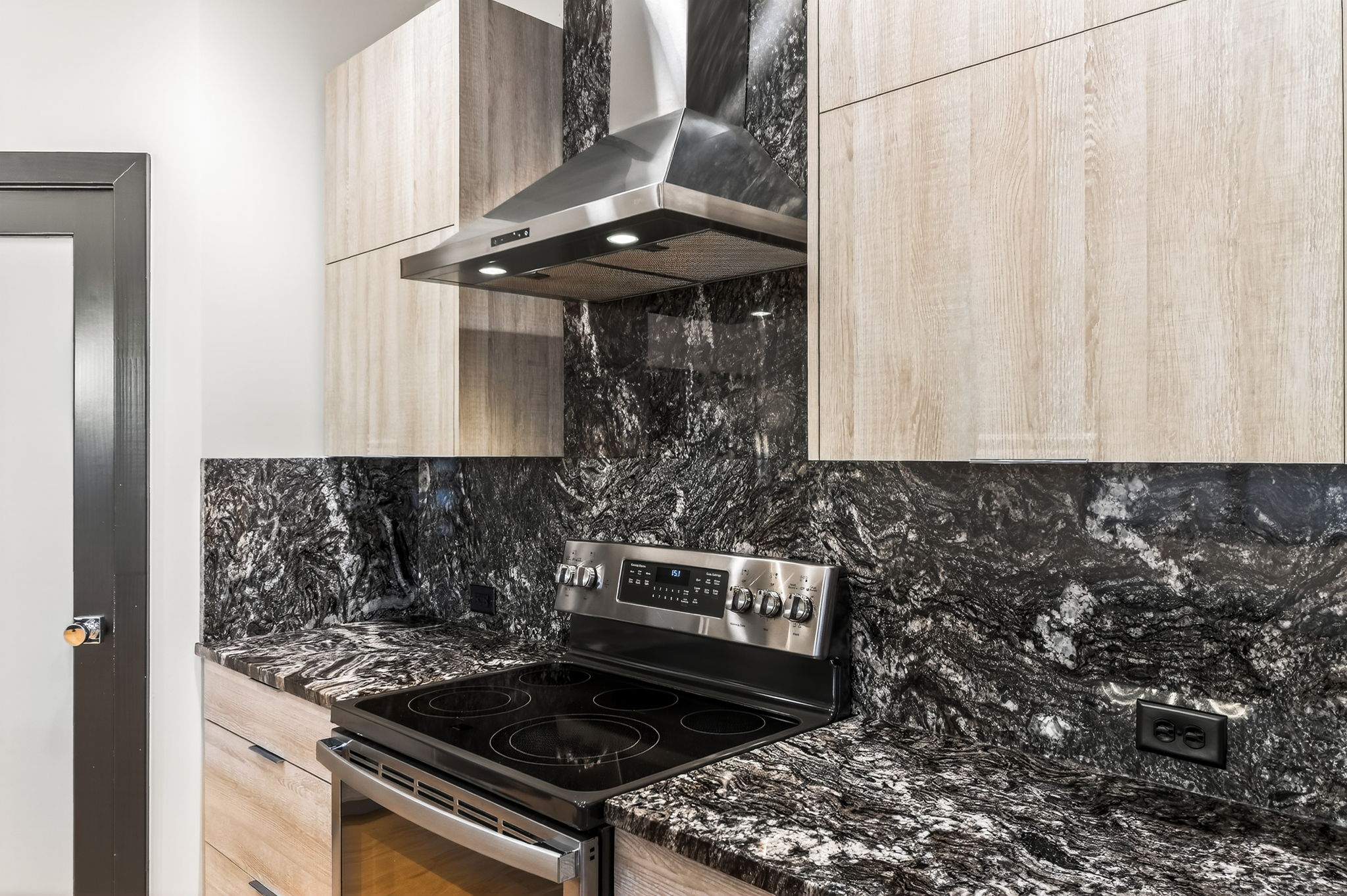 930 S Harmony Ave -029