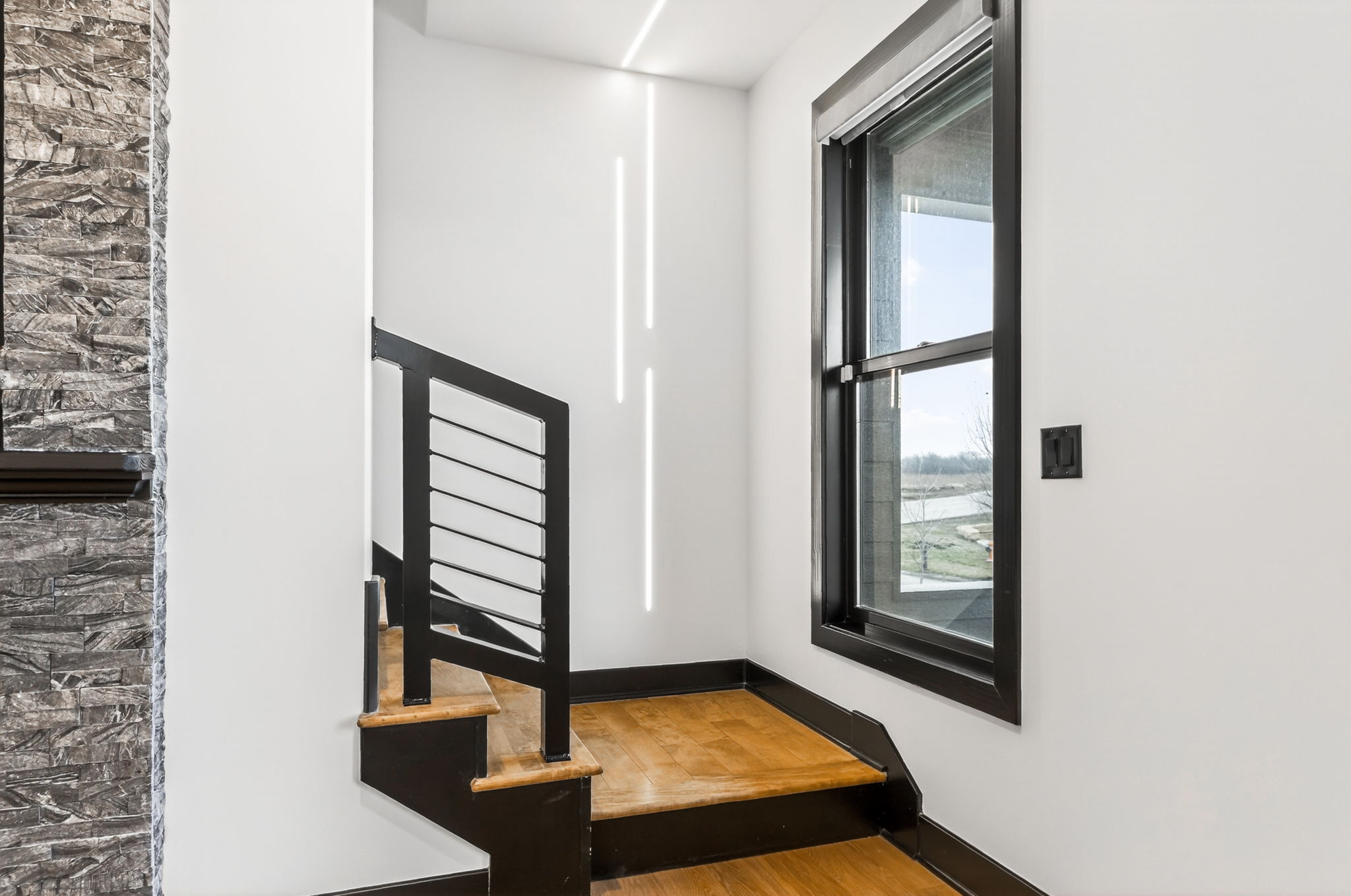 930 S Harmony Ave -032