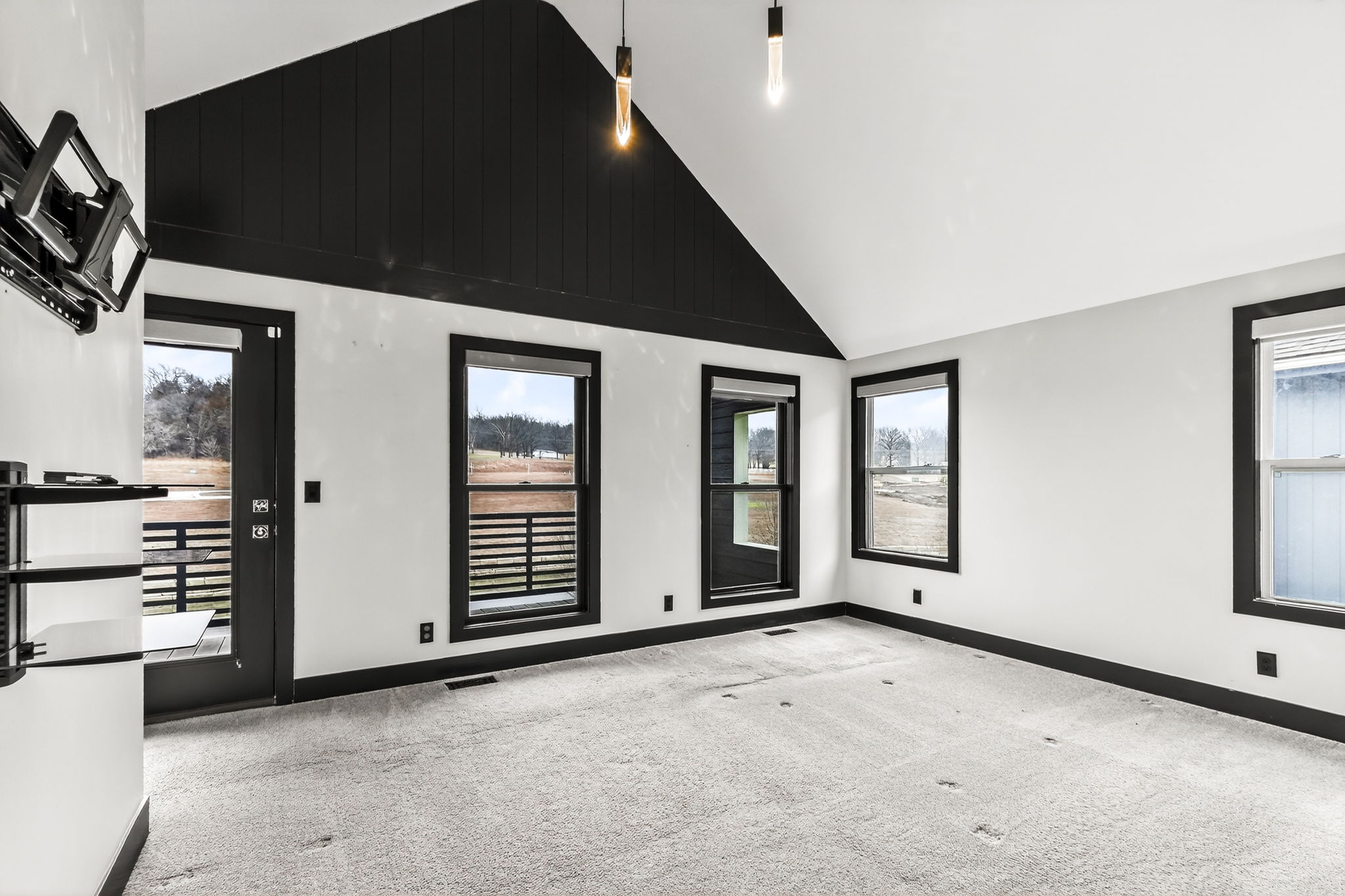 930 S Harmony Ave -034