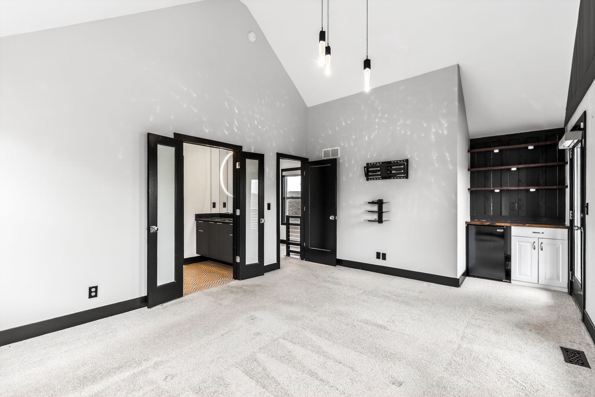 930 S Harmony Ave -035