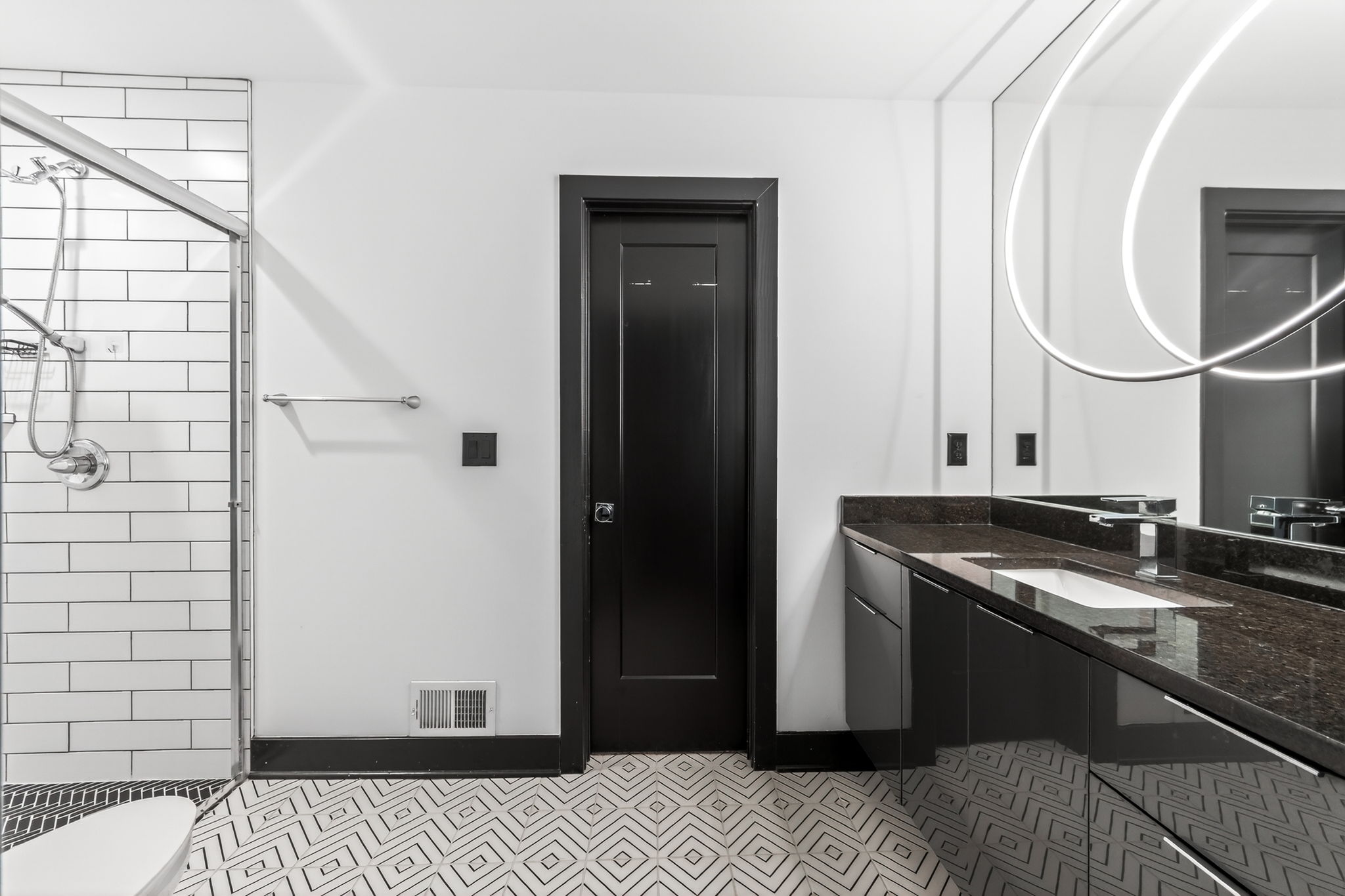 930 S Harmony Ave -037