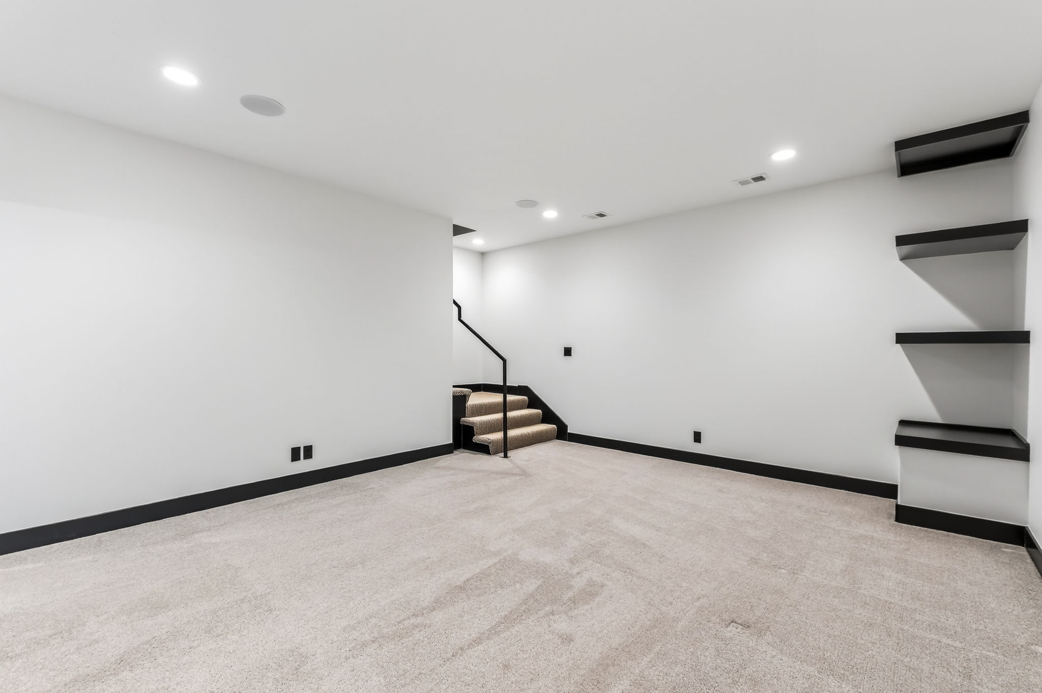 930 S Harmony Ave -049