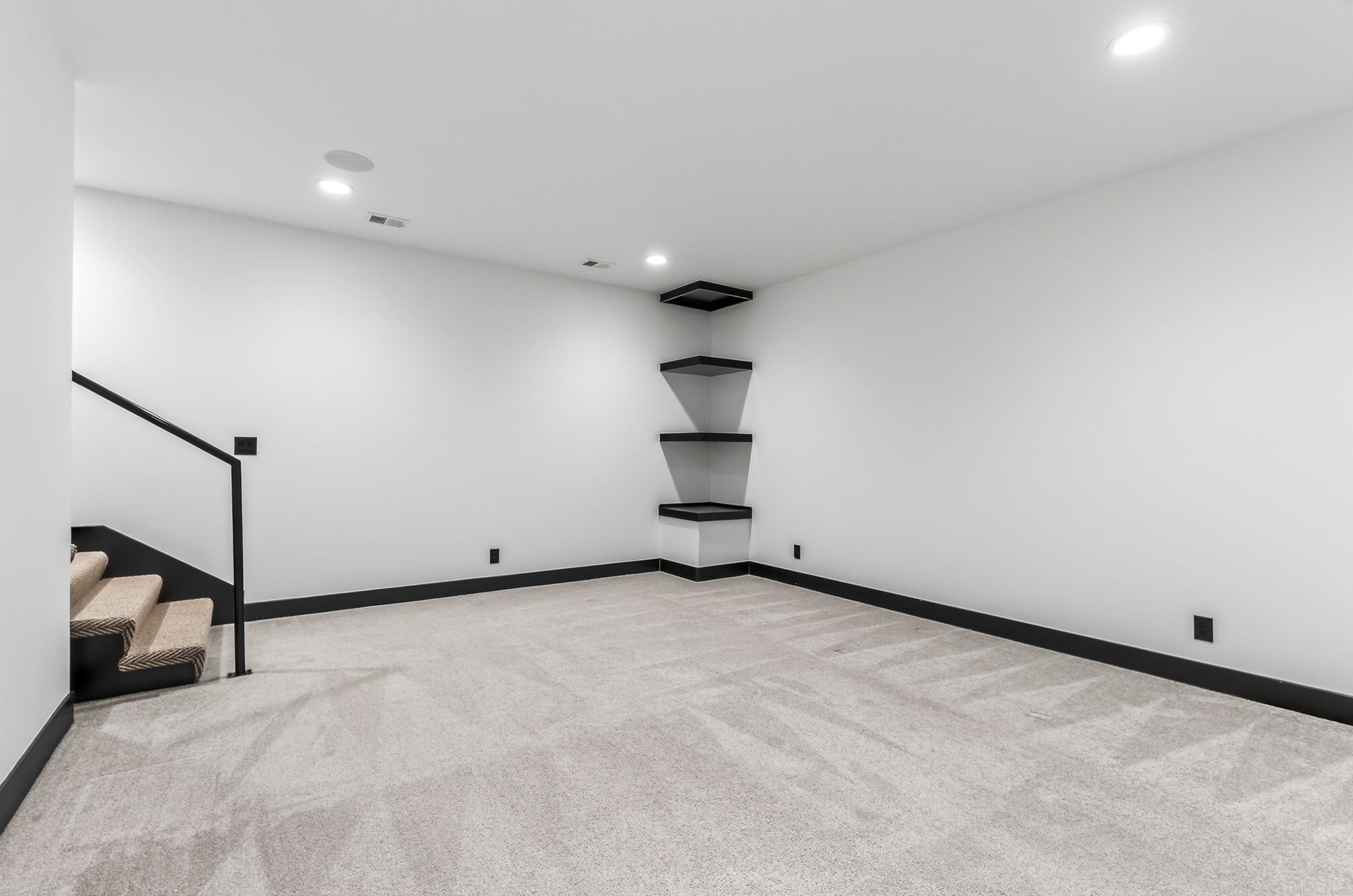 930 S Harmony Ave -050