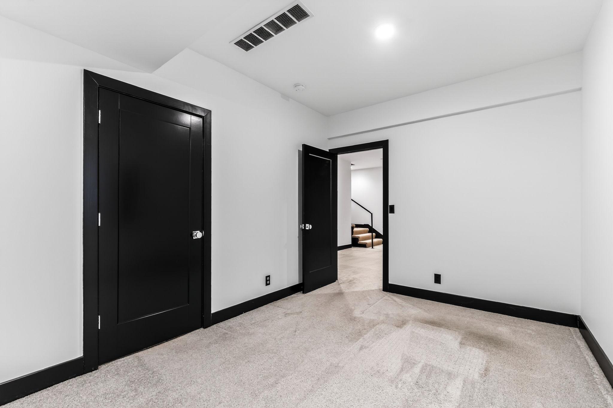 930 S Harmony Ave -054