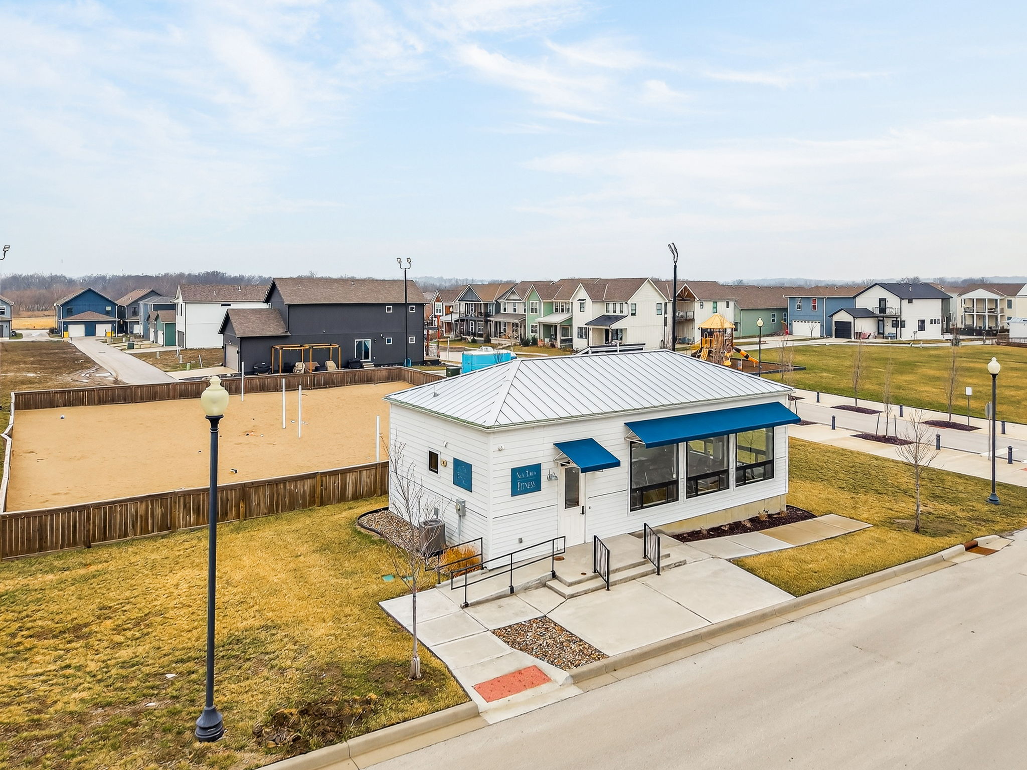 930 S Harmony Ave -062