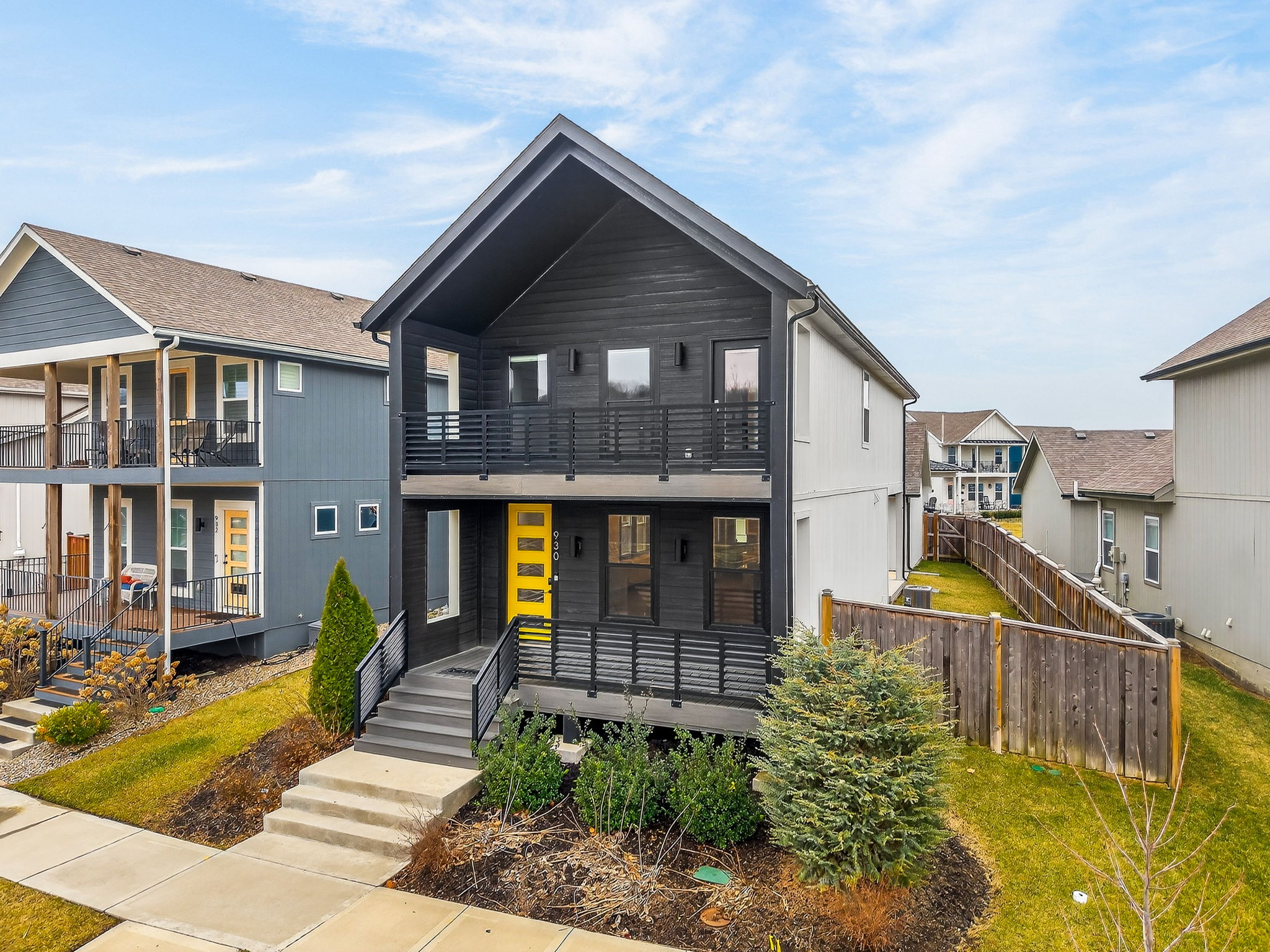 930 S Harmony Ave -002