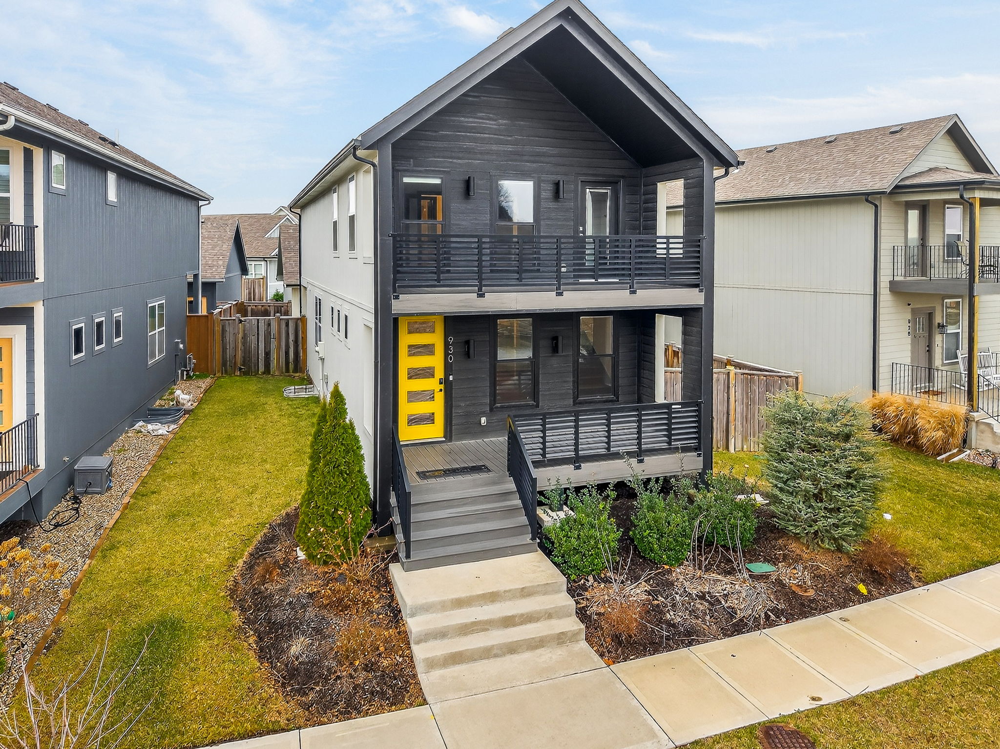 930 S Harmony Ave -003