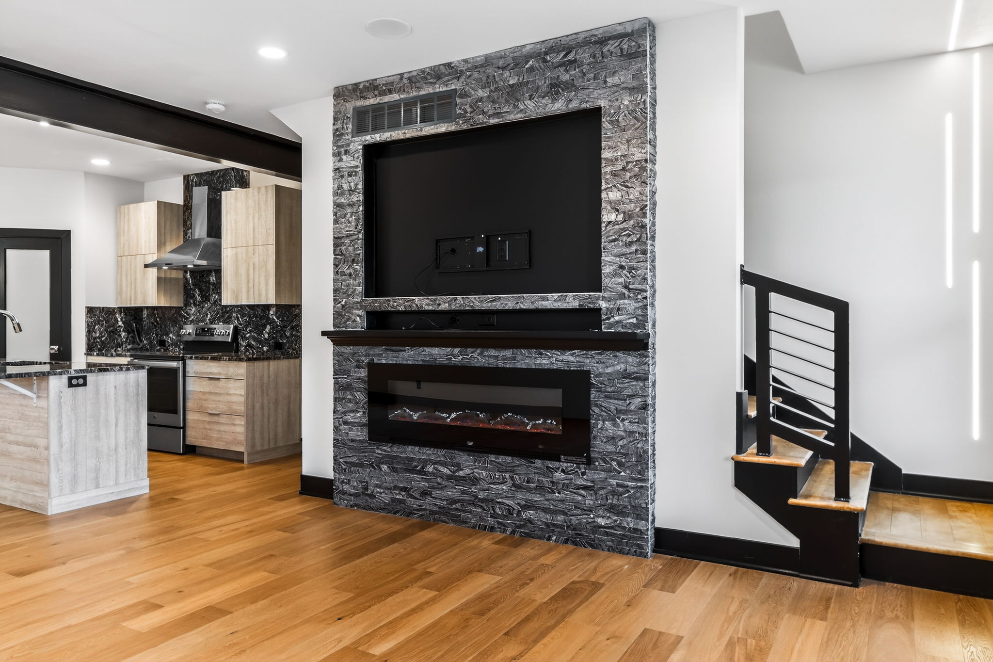 930 S Harmony Ave -020