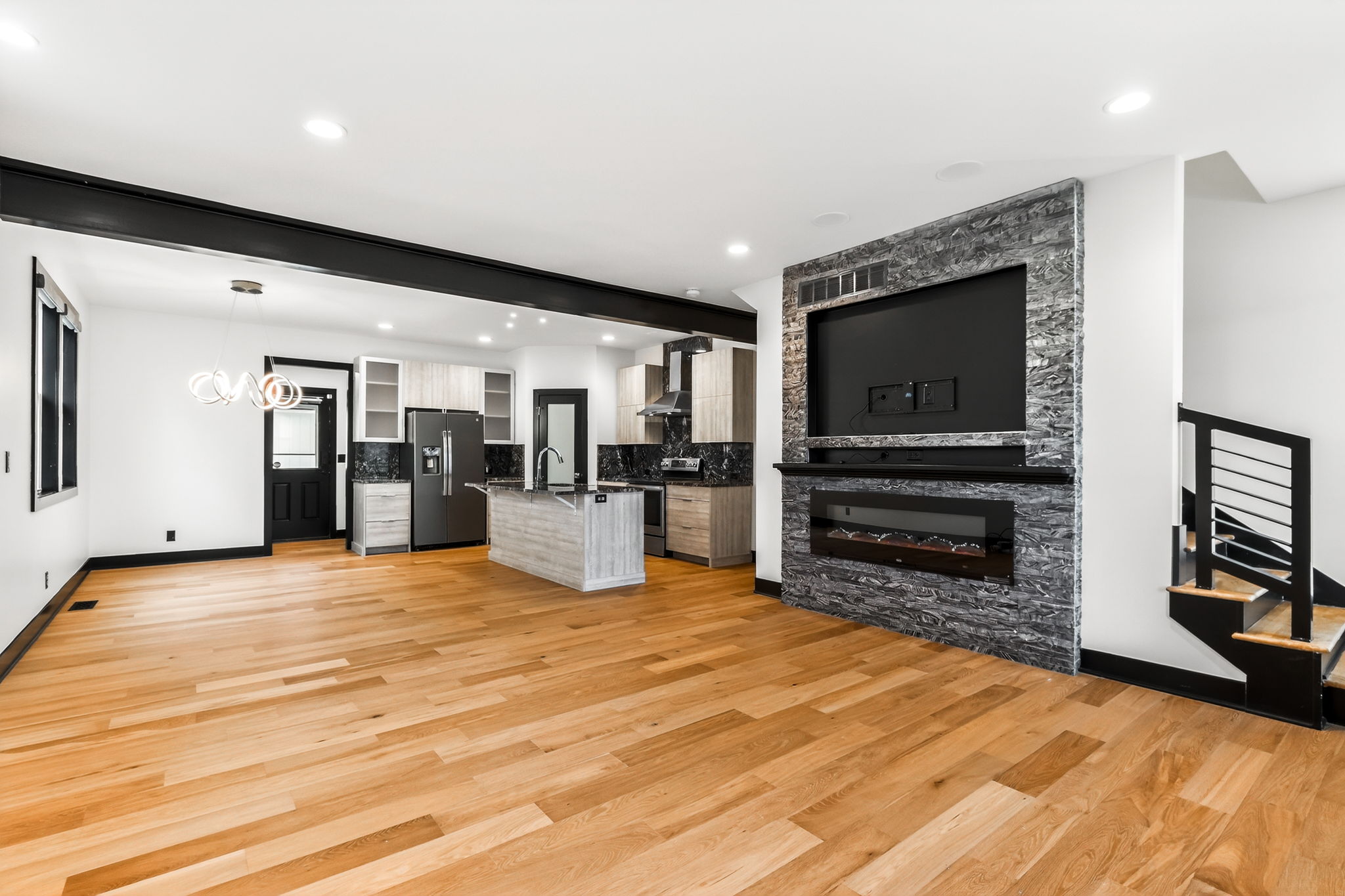 930 S Harmony Ave -022