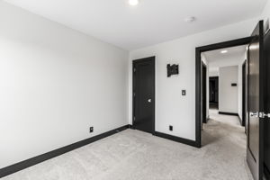 930 S Harmony Ave -043