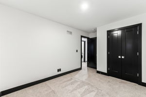 930 S Harmony Ave -045