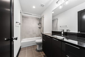 930 S Harmony Ave -047