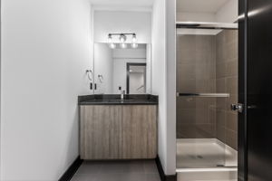 930 S Harmony Ave -051