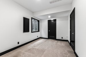 930 S Harmony Ave -053