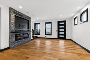 930 S Harmony Ave -018