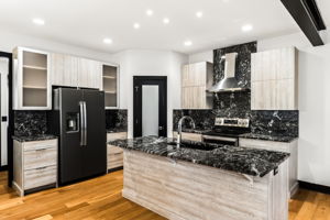 930 S Harmony Ave -026