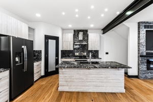 930 S Harmony Ave -027